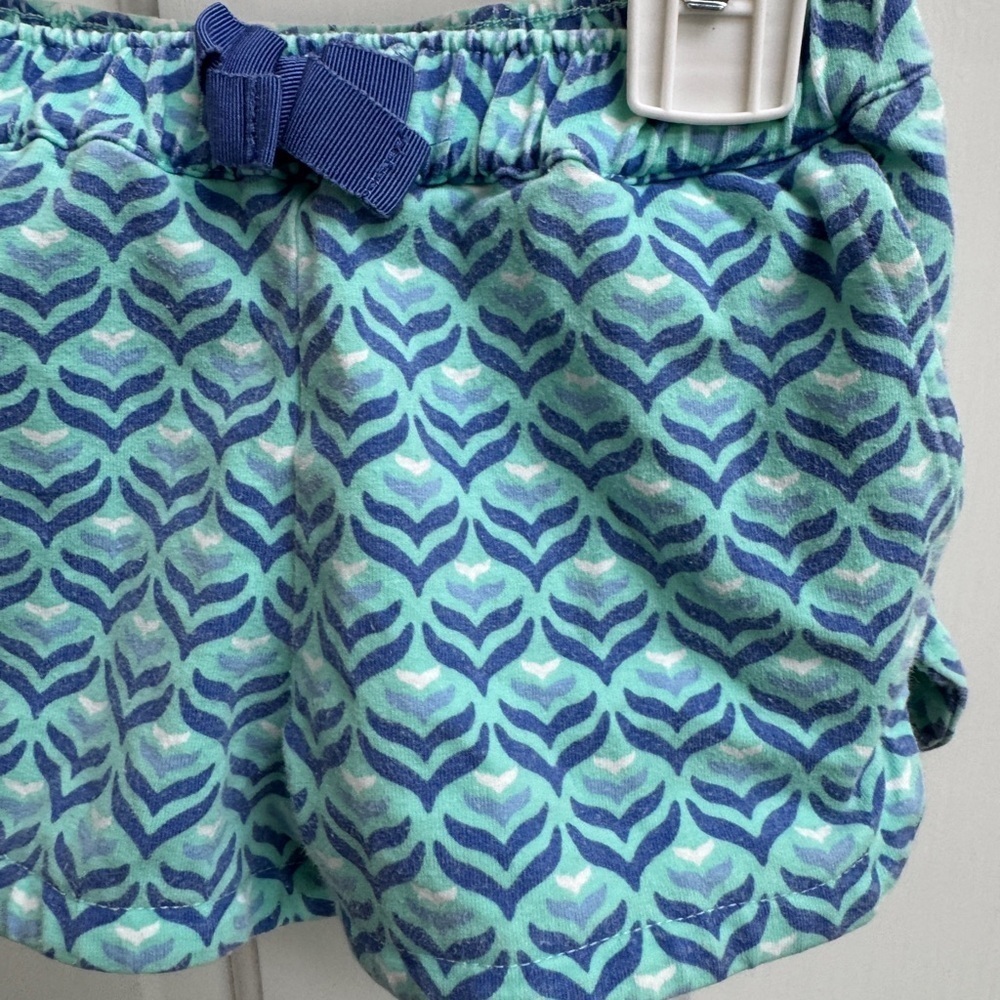 Vineyard Vines 2T Girls Blue Whale Soft Shorts with Pockets - Picture 2 of 5